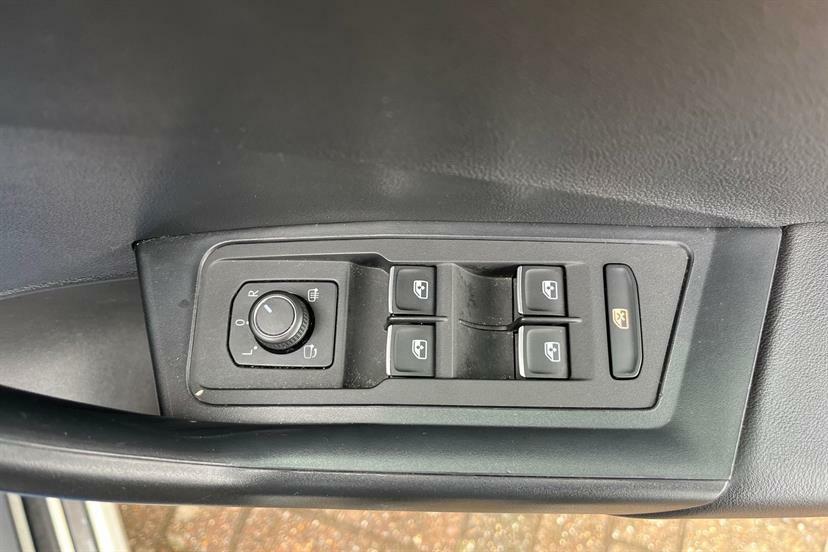 Volkswagen T-Roc Black #10