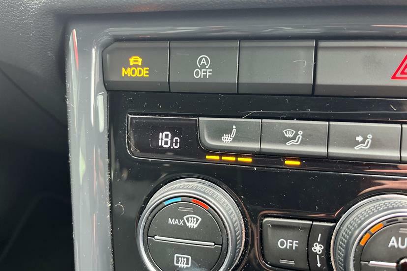 Volkswagen T-Roc Black #22