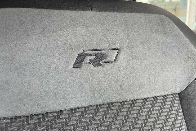 Volkswagen T-Roc Black #25