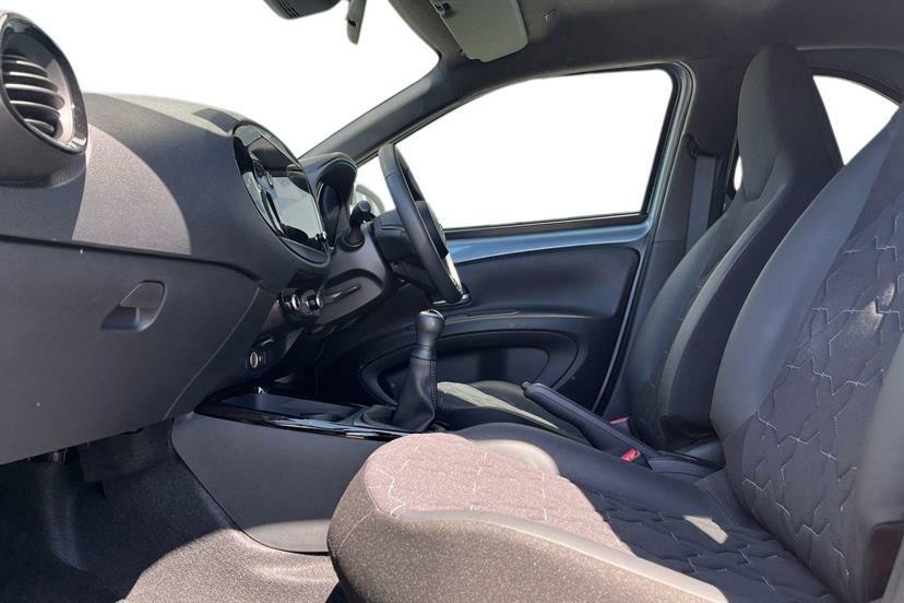 Toyota Aygo X 1.0 Vvt-i Exclusive Black #2