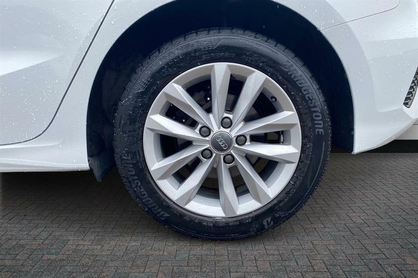 Audi A3 30 Tfsi Technik White #4