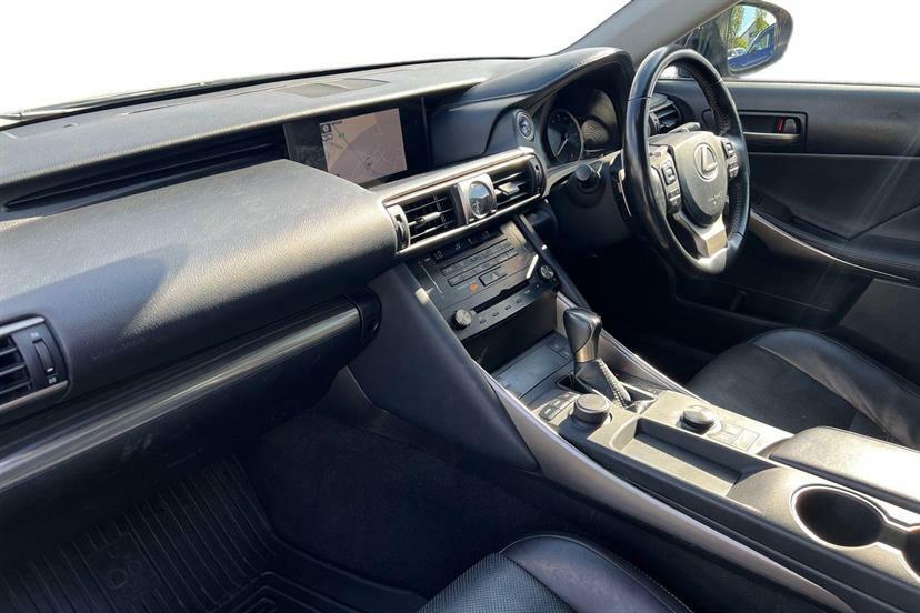 Lexus IS 300H Advance Cvt Black #2