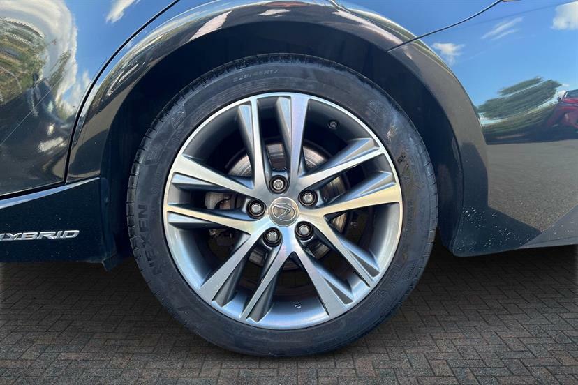 Lexus IS 300H Advance Cvt Black #5