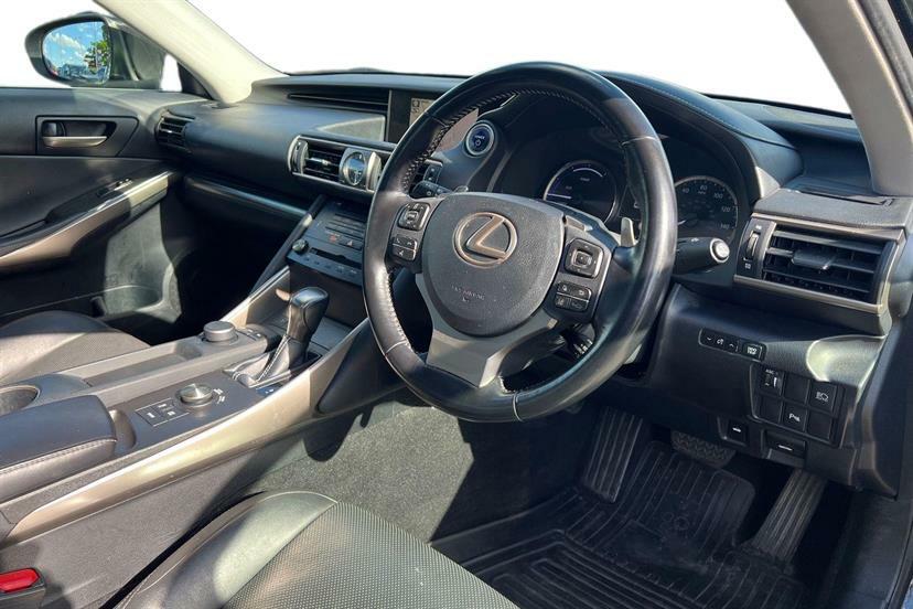 Lexus IS 300H Advance Cvt Black #6
