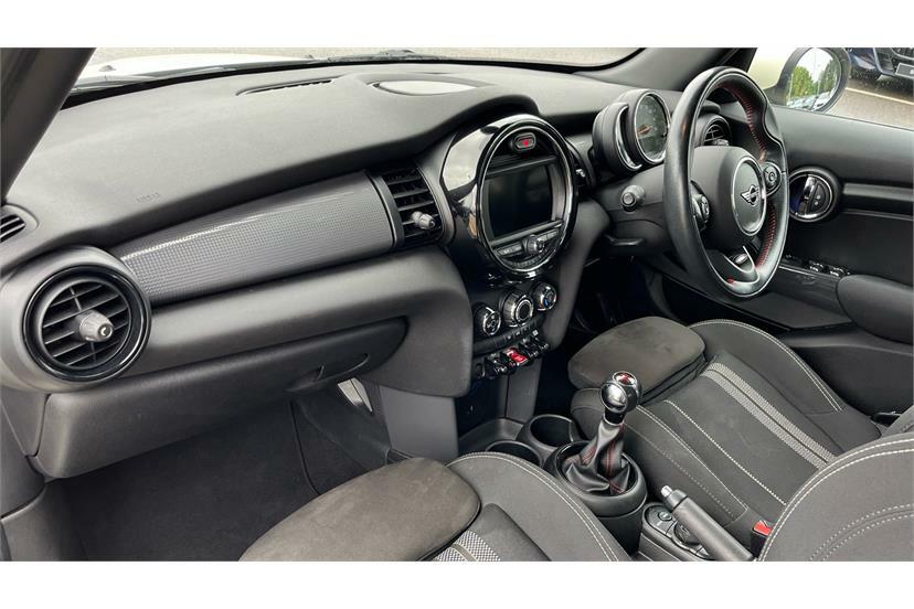 Mini Hatch 1.5 Cooper Sport II White #6