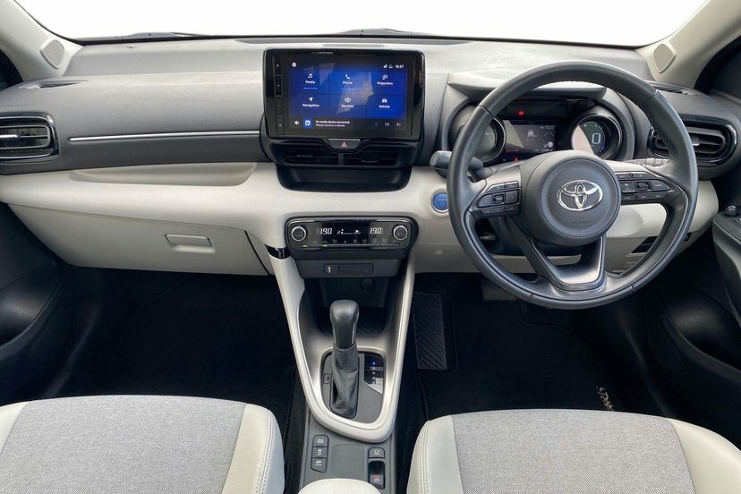 Toyota Yaris 1.5 Vvt-h Excel Hatchback Hybrid E-cvt FD72AZX Brown #5