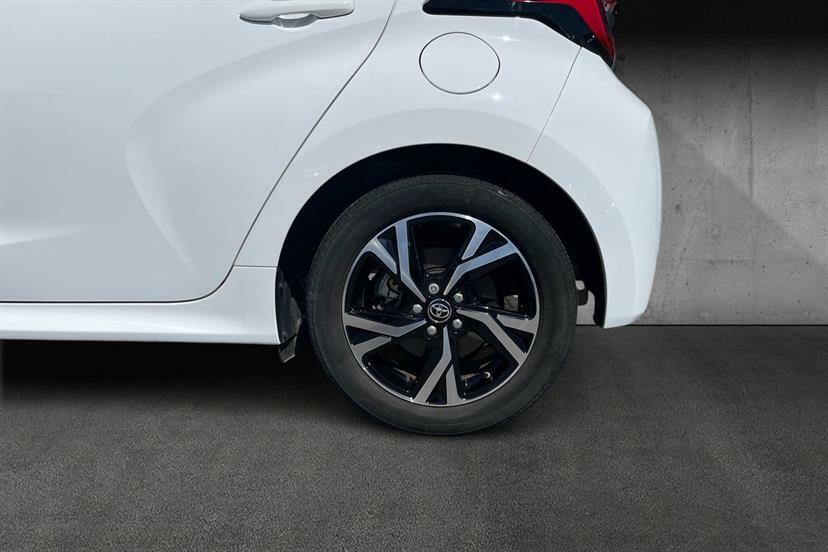 Toyota Yaris 1.5 Hybrid Design Cvt White #5