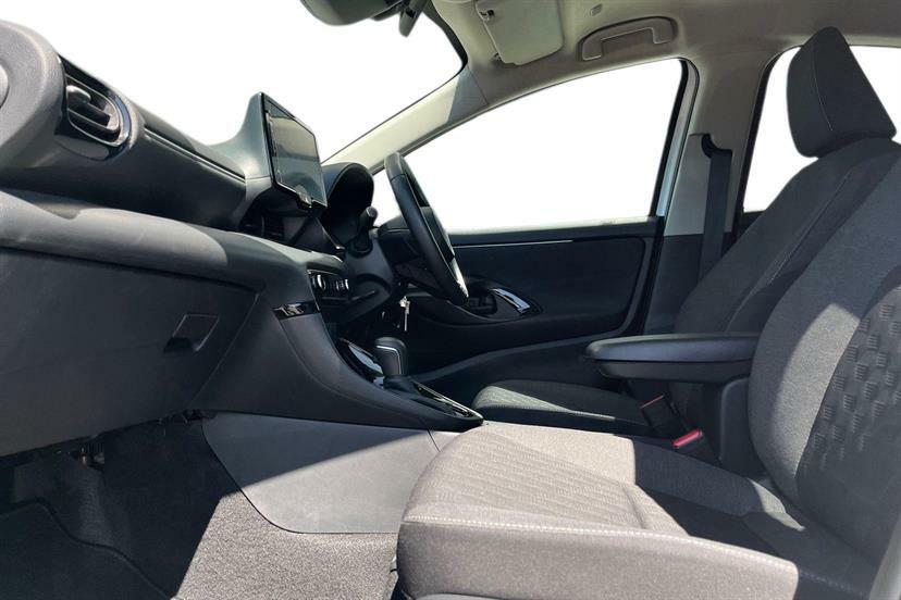 Toyota Yaris 1.5 Hybrid Design Cvt White #2