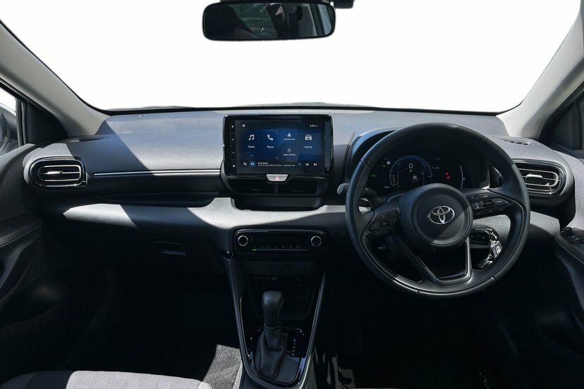 Toyota Yaris 1.5 Vvt-h Design Hatchback Hybrid E-cvt DK74XRX White #6