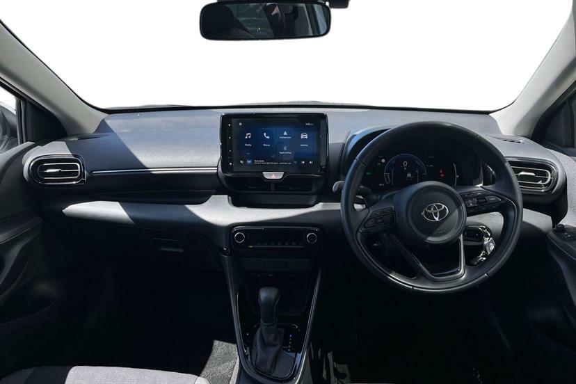Toyota Yaris 1.5 Hybrid Design Cvt White #6