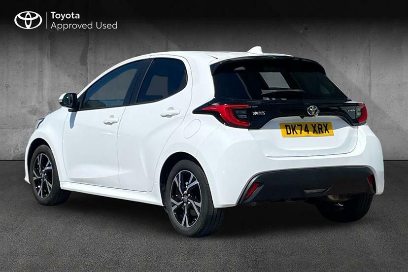 Toyota Yaris 1.5 Hybrid Design Cvt White #3
