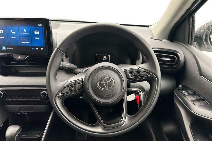 Toyota Yaris 1.5 Hybrid Design Cvt White #6