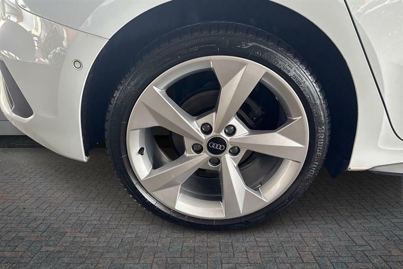 Audi A3 30 Tfsi S Line Comfortsound White #5