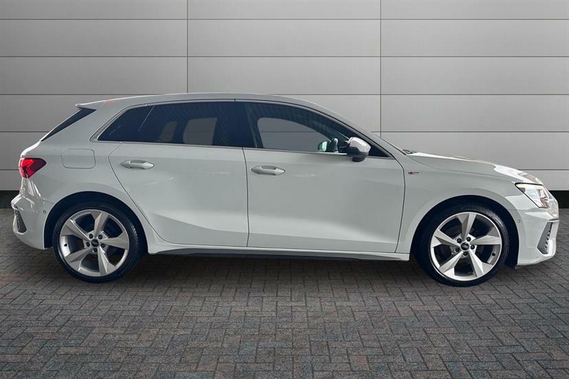 Audi A3 30 Tfsi S Line Comfortsound White #4