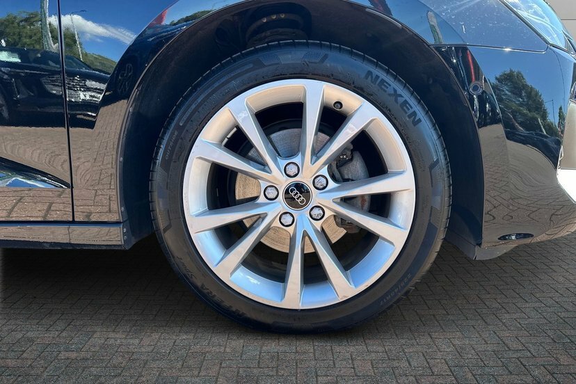 Audi A3 1.5 Tfsi 30 Sport Saloon 116 Ps Black #5