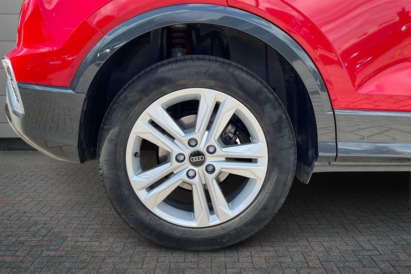 Audi Q2 35 Tfsi Sport S Tronic Black #4
