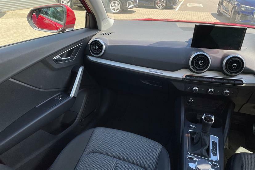 Audi Q2 30 Tfsi Black Edition Black #18