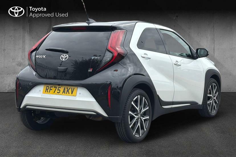 Toyota Aygo X 1.5 Hybrid Gr Sport Cvt White #2