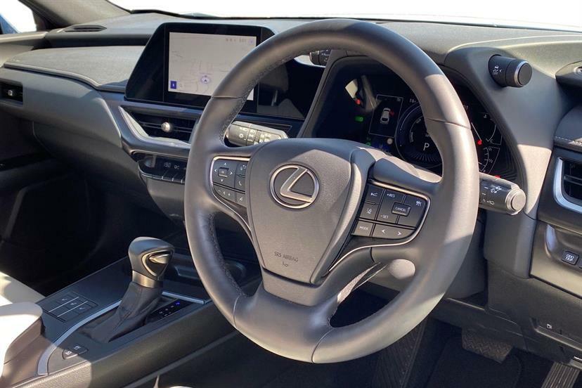 Lexus UX 250H 2.0 F-sport Design Cvt White #4