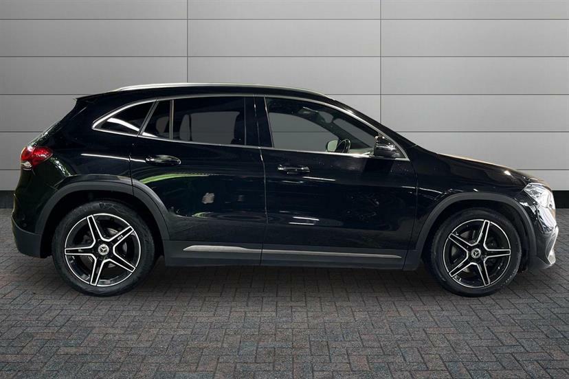 Mercedes-Benz GLA Class 200 Amg Line Premium Black #3