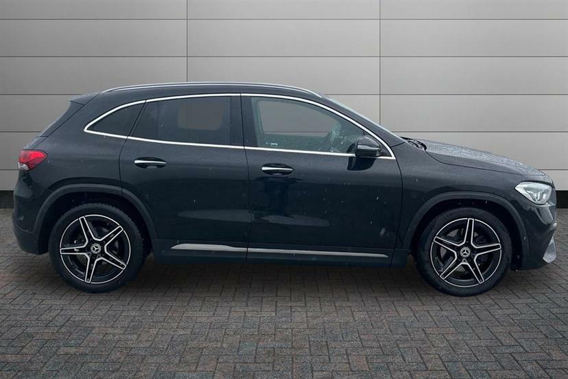 Mercedes-Benz GLA Class 200 Amg Line Premium Black #3