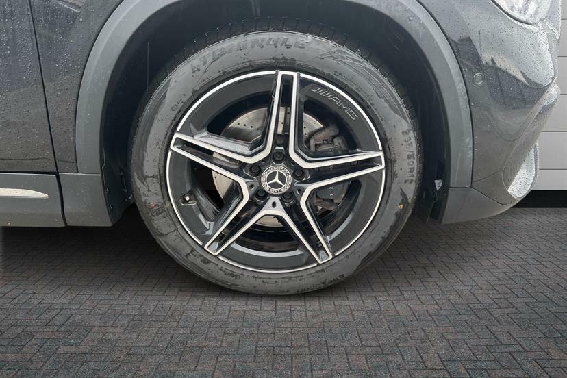 Mercedes-Benz GLA Class 200 Amg Line Premium Black #4