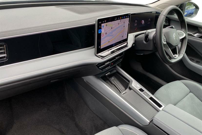 Volkswagen Passat 1.5 Tsi Ehybrid Life Dsg Black #2