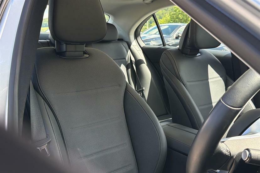 Mercedes-Benz C Class Saloon Black #32