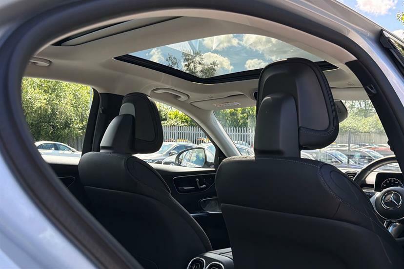 Mercedes-Benz C Class Saloon Black #26