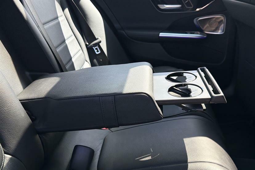 Mercedes-Benz C Class Saloon Black #28