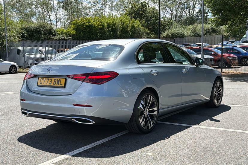 Mercedes-Benz C Class Saloon Black #17