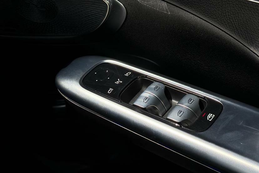 Mercedes-Benz C Class Saloon Black #42