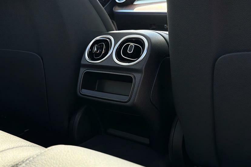 Mercedes-Benz C Class Saloon Black #27