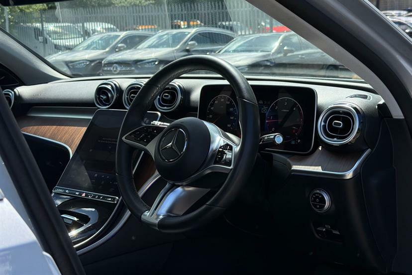 Mercedes-Benz C Class Saloon Black #31