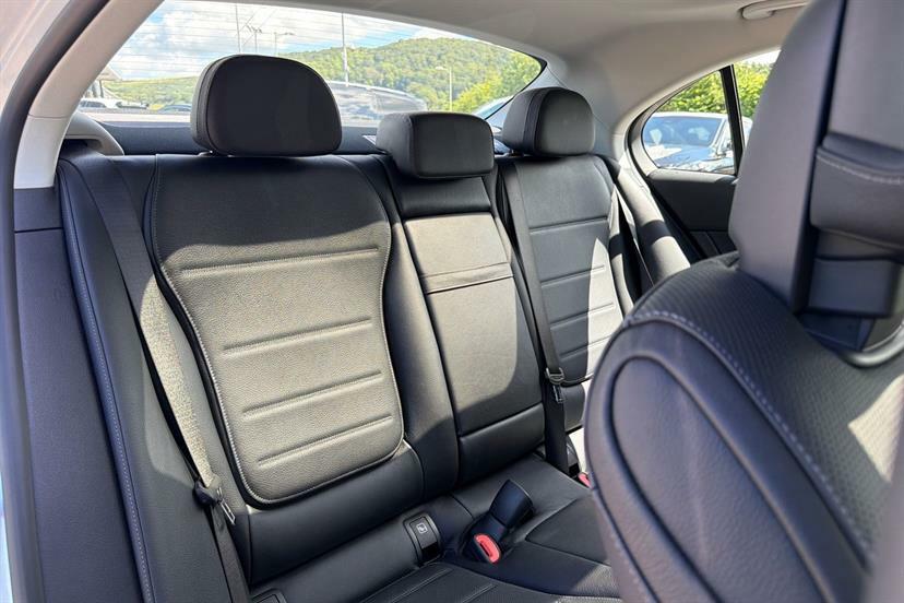 Mercedes-Benz C Class Saloon Black #25