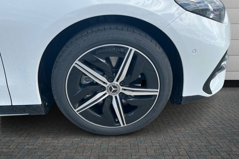 Mercedes-Benz CLA Class Cla250 85Kwh Amg Line Edition Saloon Electr AO26KYZ White #4