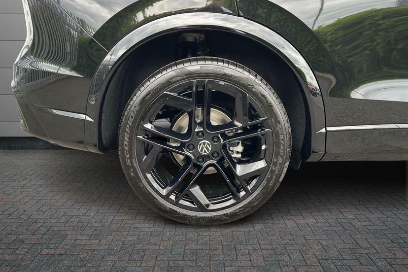 Volkswagen Tiguan 1.5 Etsi 150 Black Edition Dsg Black #4