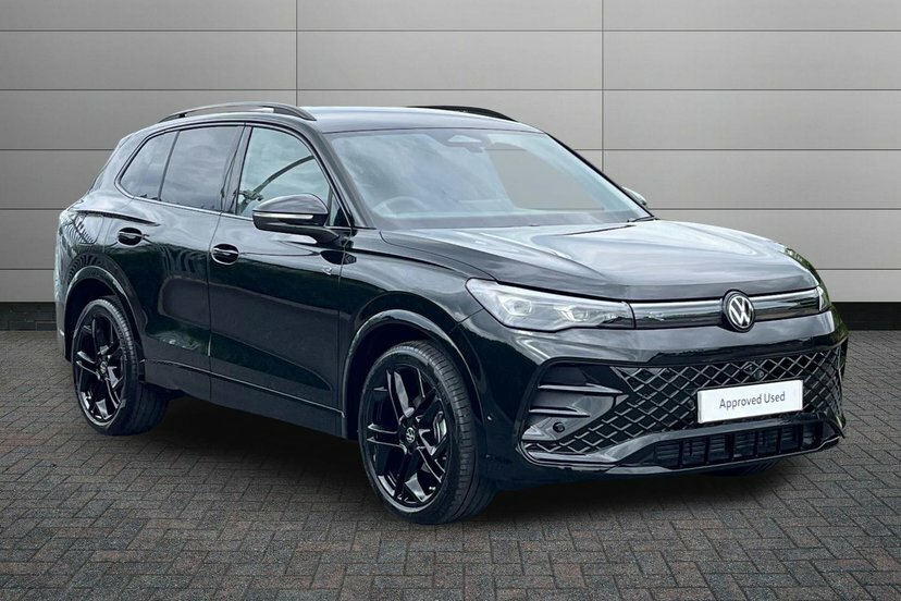 Volkswagen Tiguan 1.5 Etsi Mhev Black Edition Suv Hybrid EF26CFU Black