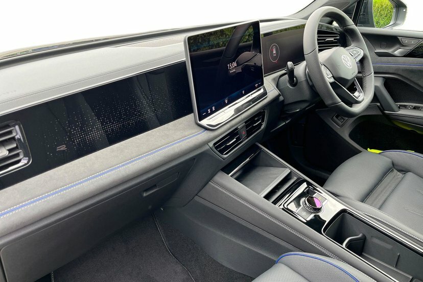 Volkswagen Tiguan 1.5 Etsi Mhev Black Edition Suv Hybrid EF26CFU Black #2