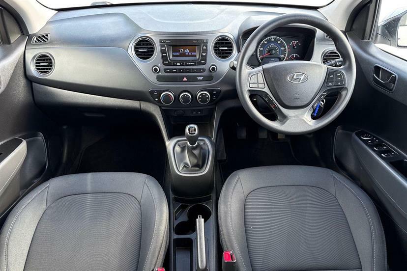 Hyundai I10 1.0 Se White #6