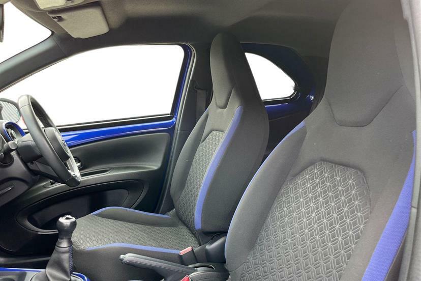 Toyota Aygo X 1.0 Vvt-i Edge Black #2