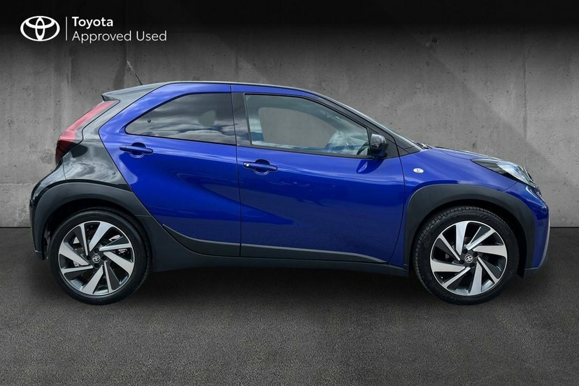 Toyota Aygo X 1.0 Vvt-i Edge Hatchback 72 Ps DE72VUF Black #4