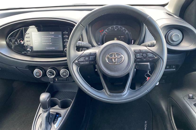 Toyota Aygo X 1.0 Vvt-i Pure Black #4