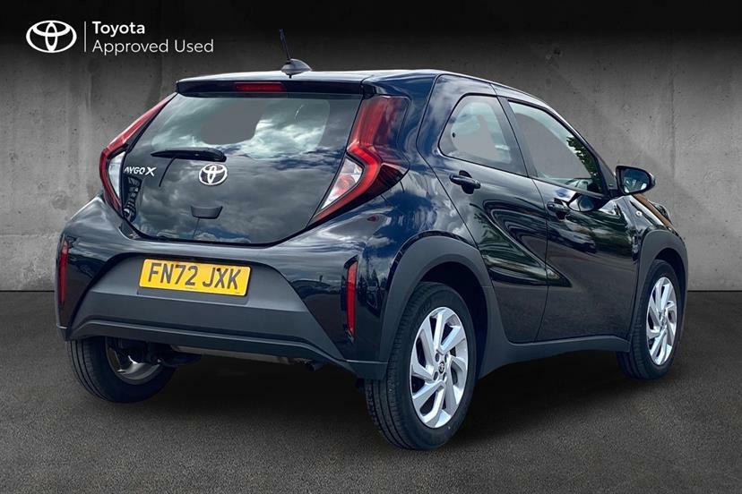 Toyota Aygo X 1.0 Vvt-i Pure Black #2