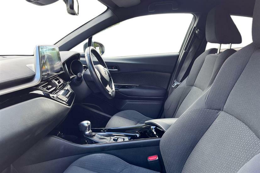 Toyota C-Hr 1.8 Hybrid Dynamic Cvt White #2