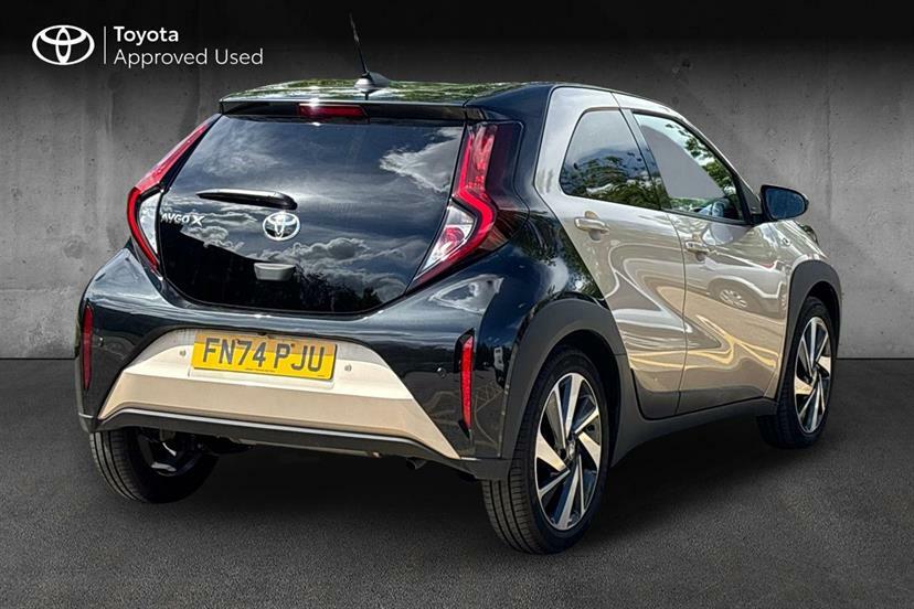 Toyota Aygo X 1.0 Vvt-i Edge Black #2