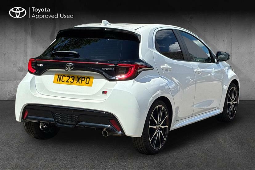 Toyota Yaris 1.5 Hybrid Gr Sport Cvt White #2