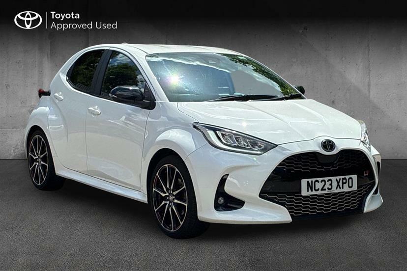 Toyota Yaris 1.5 Hybrid Gr Sport Cvt White