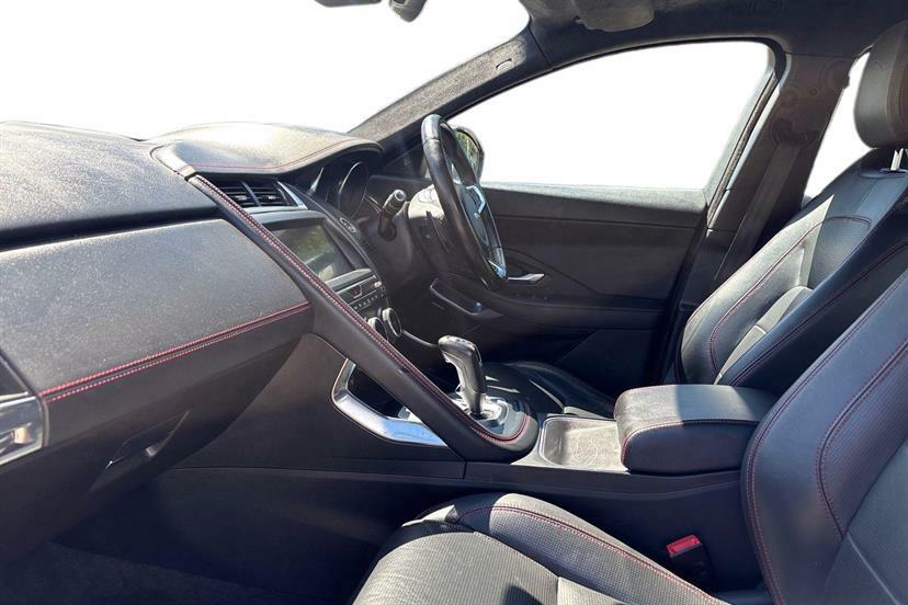 Jaguar E-Pace 2.0 300 Se Red #2