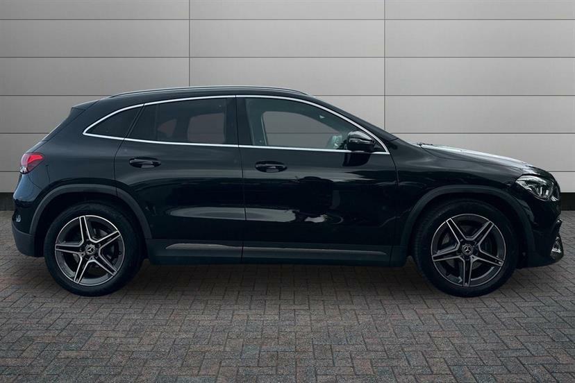 Mercedes-Benz GLA Class 180 Amg Line Black #3